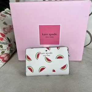 折りたたみ財布 Kate Spade Staci Watermelon Party Compact Bifold Wallet Designer Kate Spade Staci Watermelon Party, Medium Sized